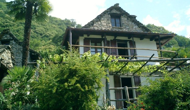 Ticino rustico with beautiful views, surrounded by a dreamlike and quiet nature.