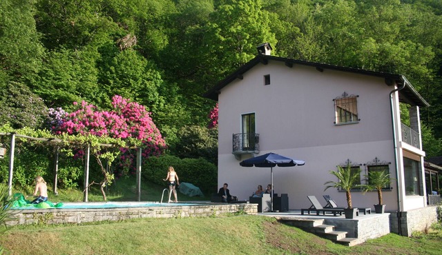 Ticino villa with large pool and stunning lake view - on 8,800m² plot