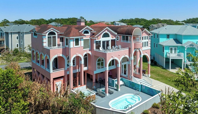 Tickled Pink: Pool | Hot Tub | Elevator | Dogs OK