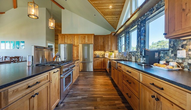 Tidal Treasure, Sleeps 12, Game Room, Oceanfront, Hot Tub, BBQ, Beach Access