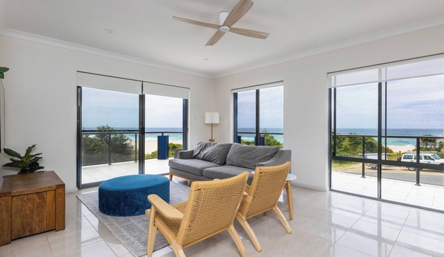 Tide at Blueys Beach - Dog Friendly Beachfront