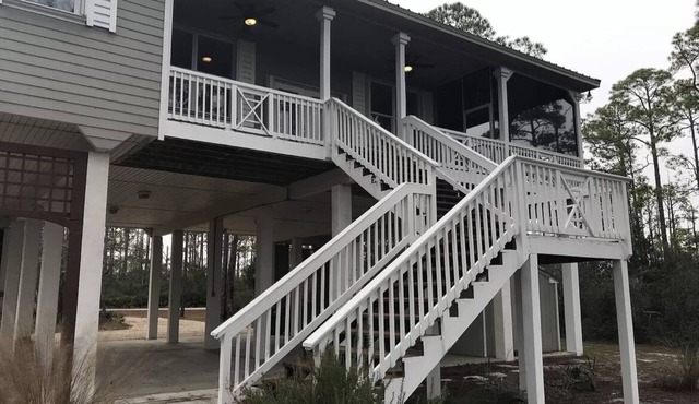 Tide Creek Lookout- Entire Home- 3 Bedrooms, 6 Beds