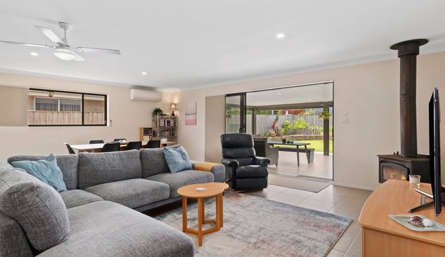 Tides at Tomakin - walk to the beach