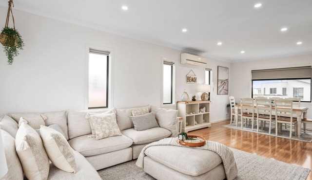 Tides Edge - Your Coastal Retreat One Street from the Beach