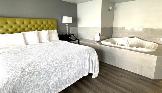 Tides Inn & Suites
