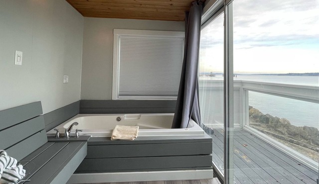 Tides Inn & Suites