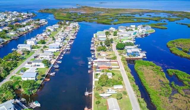 Tidewater: Bring your boat, backyard beach,kayaks.