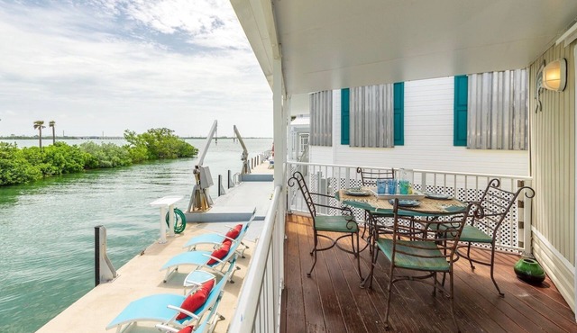 *TIDEWATER VIEWS @ VENTURE OUT* 2BR/2BA Cottage + 35’ Private Slip | 80’ Pool