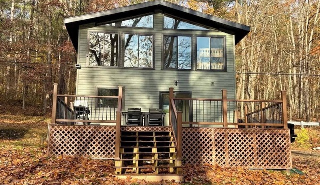 Tidioute Riverfront Chalet - Pet Friendly