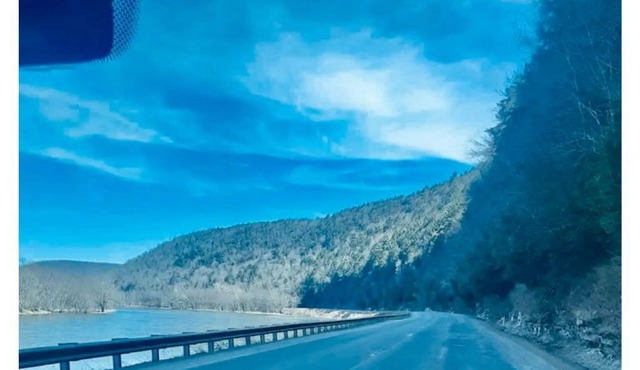 TIDIOUTE WHISKER BISCUIT-ALLEGHENY RIVER VIEW WITH ACCESS