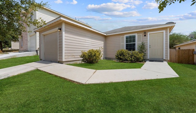 Tidy 2 Bedroom home Near Lackland AFB, Sea World