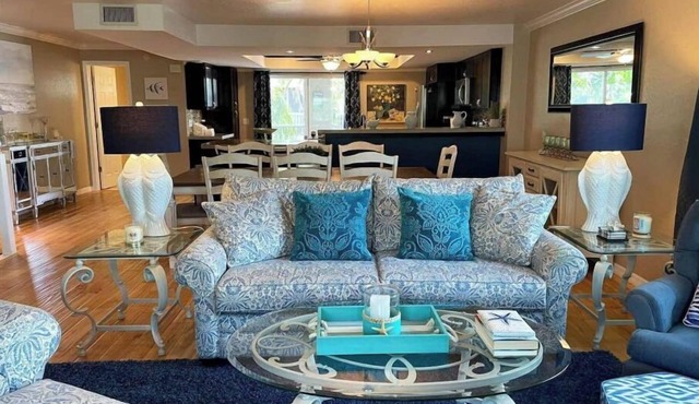 Tierra Palms - Pool View, Garage, Nearby Beaches