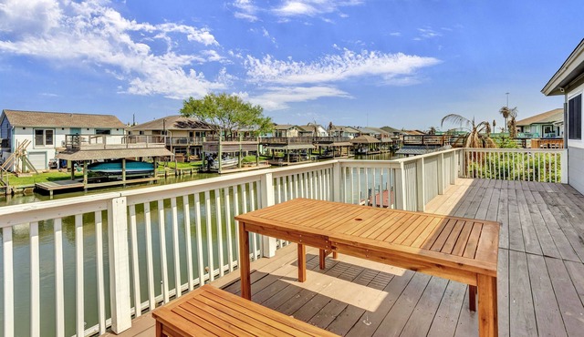Tiffany Blue Canal Home with Ocean Breeze