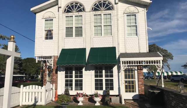 Tiffany's Premier Studio Vacation Rental Downtown Mackinaw City