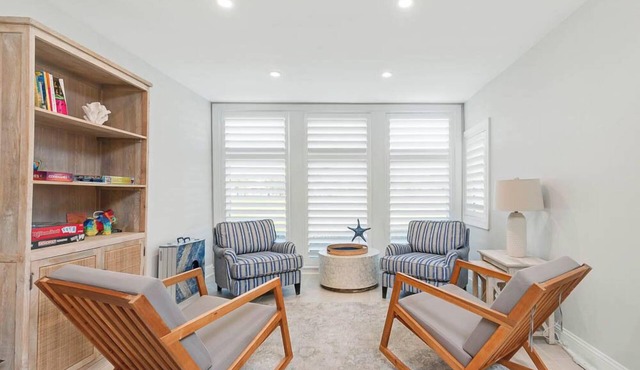 Tifton Cove End-Unit: Fully Furnished 3-Bed Condo