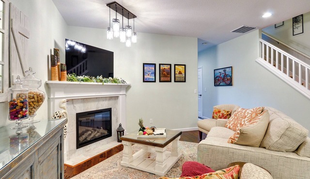 Tigard Vacation Rental w/Deck: 13 Mi to Portland!