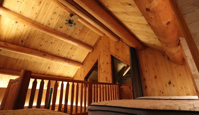 Tiger Log House WaterFront Cottage