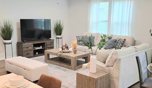 Tiger Tracks Townhome Stay in Baton Rouge - BC1009