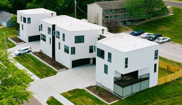 TigersDen - Cozy Modern 3-bedroom Condo on Broadway near Downtown & Campus