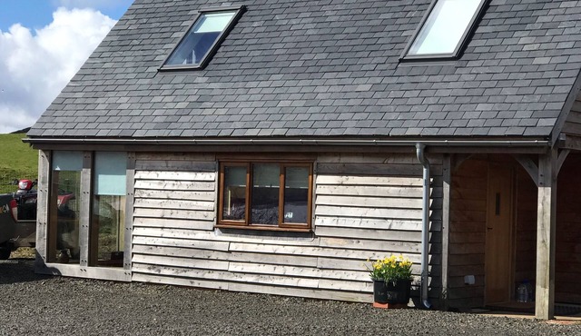 Tigh a Chabar, Savary. Nr Lochaline. Cosy cottage, sleeps 4. Sea views.