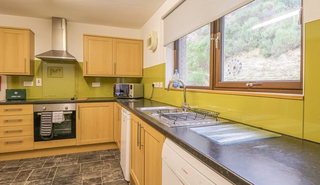 TIGH AN TEARLACH, pet friendly, with open fire in Kincraig