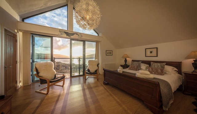 Tigh Bata, House on the sea