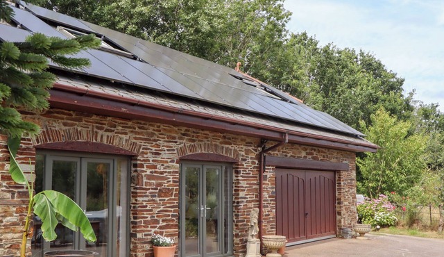 TIGLEY MEADOW COACH HOUSE, family friendly in Dartington