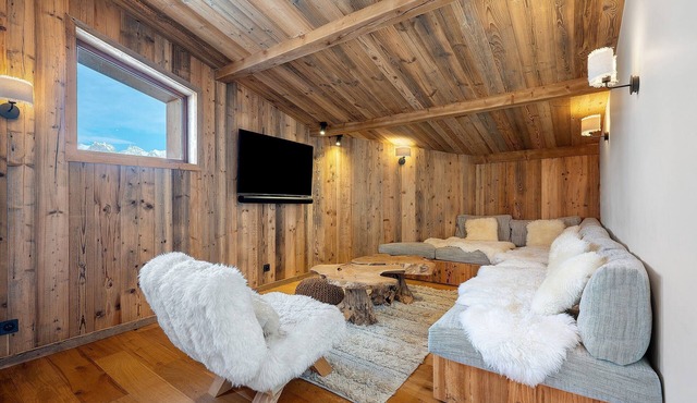 Tignes Le Lac – Ski-In/Ski-Out Duplex with Chalet Ambience