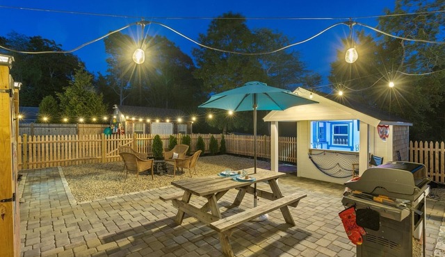 Tiki Bar, Fenced Backyard, Pond View | Cottage near Beaches