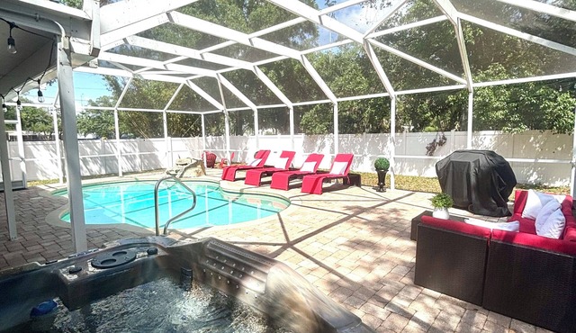 TIKI BAR+SAUNA+HEATED POOL+HOT TUB! 7 MILES TO THE BEACH 3BD 2BA 2 KING BEDS!