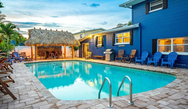 TIKI BLUE Beach House:Heated Pool+Hot Tub+Tiki Bar