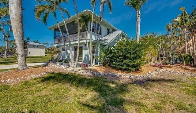 Tiki Hut Paradise 4-bedroom Bokeelia House in the Sky w/Golfcart on Island Time