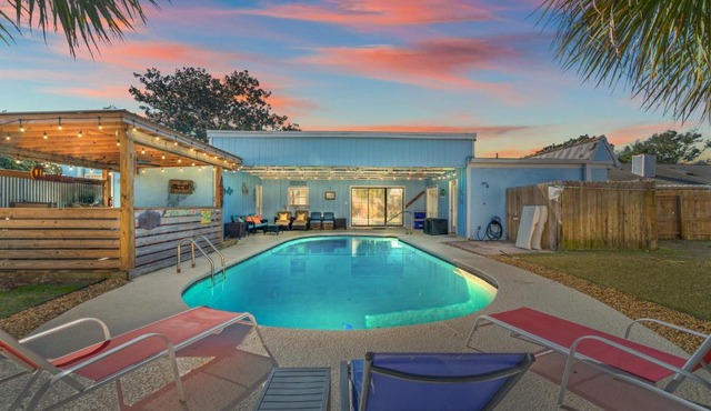 Tiki Hut - Private Pool Home, Game Room, 5 Min Drive 2 Beach, FREE Daily Activities