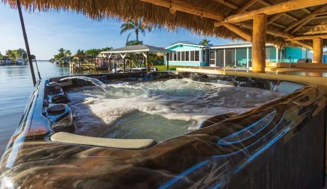 Tiki Key- Waterfront Tiki Hut and Hot Tub