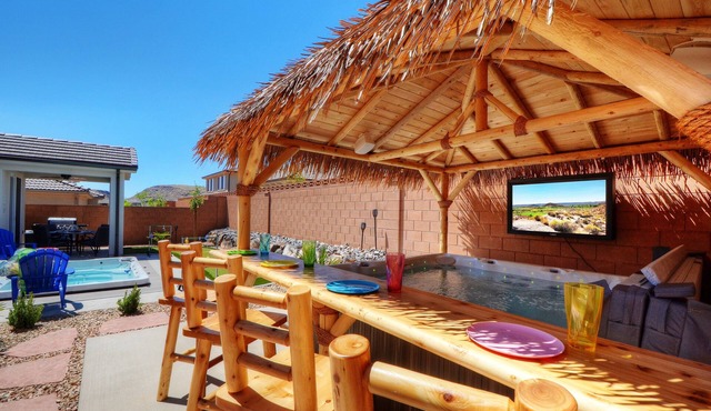 Tiki Oasis at Ladera 325, Private Swimming Spa, Hot tub, and Community Pool