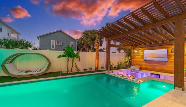 Tiki on 12 Rooftop | Ocean | Pool | HotTub | Elevator