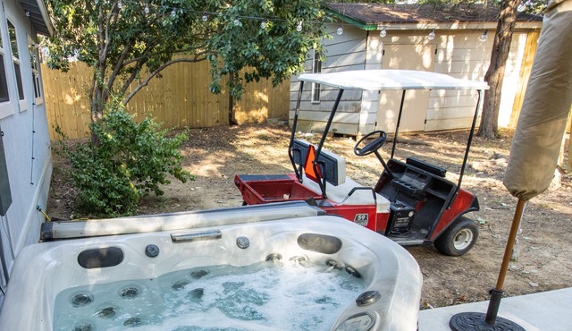 Tiki Paradise in Lake Texoma - Golf Cart + Hot Tub