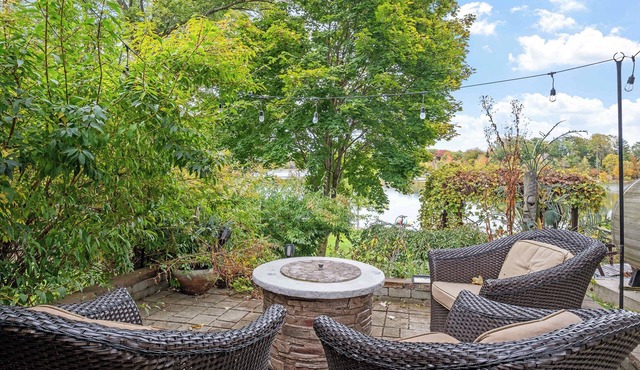 Tiki Retreat-Hot Tub-Fire Pit