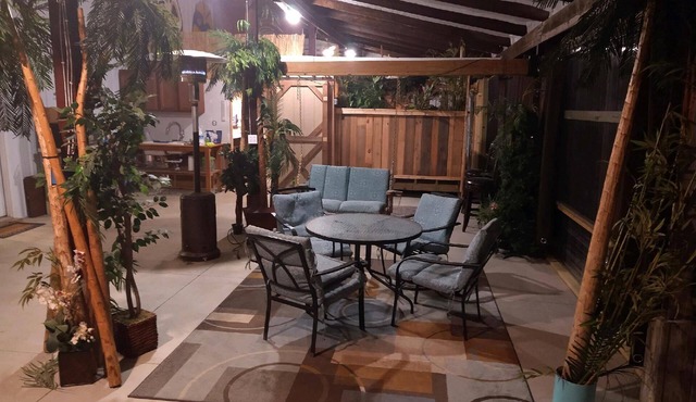 Tiki Room 1 BR near pymatuning lake