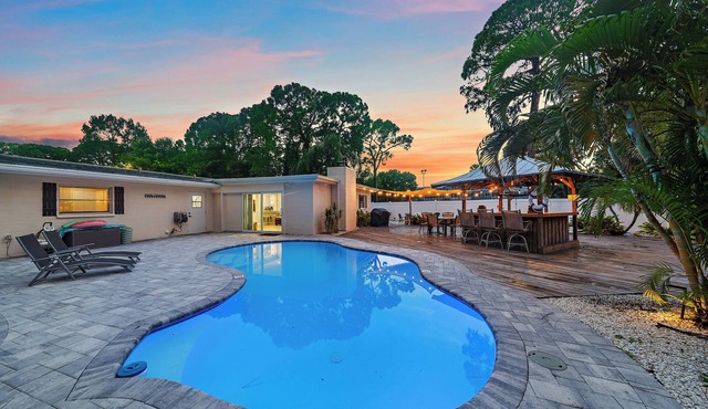 Tiki Tide Villa | Heated Pool + Tiki Hut + Fire Pit + Games