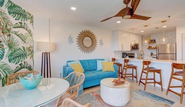 Tiki Time Top Floor King 1 BR 1BA