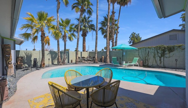 Tiki Velo - Cool Retro House with Heated Pool