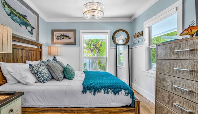 TikiBar with TV &Stereo, PrivateSpa, Heated Pool, Hammock,SUP’s, Kayaks,Bikes,FP