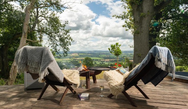 Tilbury Shepherd Huts with Hot Tubs & Holiday Cottages with no Hot Tubs