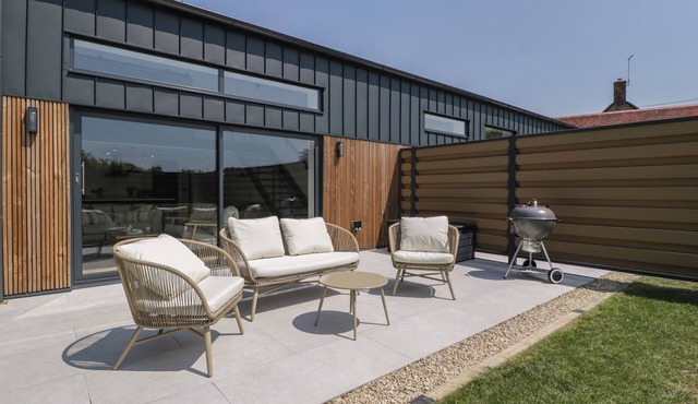 TILIA BARN, family friendly, luxury holiday cottage in Wincanton