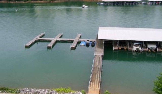 TILL 6/11 $195 DEERFIELD LAKEFRONT CONDO/COVERED SLIP 2 BEDROOM/2.5 BATH