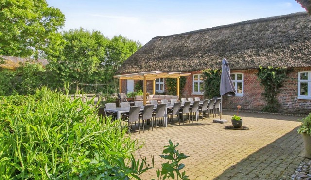 "Tilla" - 600m from the sea by Interhome