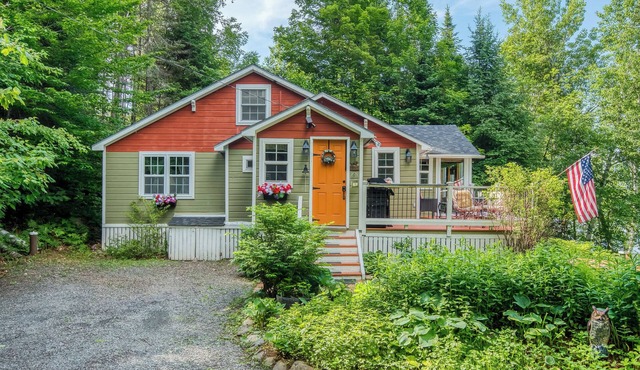 Tilman Camp - Beautifully furnished cottage tucked away on the shores of Rangeley Lake