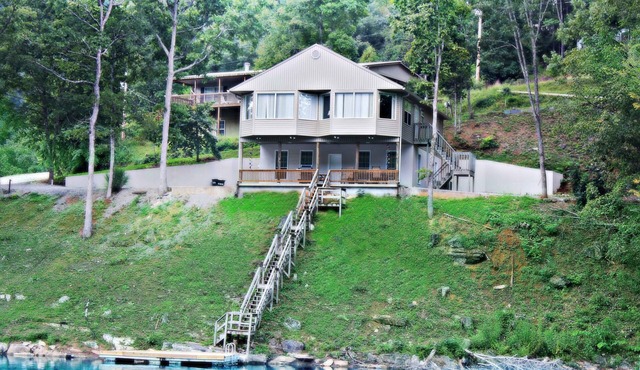 Tiltn Hiltn Beautiful lake home on Lake Norris in Lafollette, TN