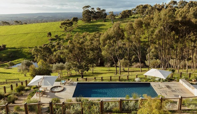 TIMBA - Luxury bush retreat with pool, spa & gym